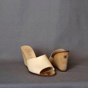 Chanel 38 Vintage Tan Beige Leather Sandal Mule Wood Wedge Heel Open Toe Slide